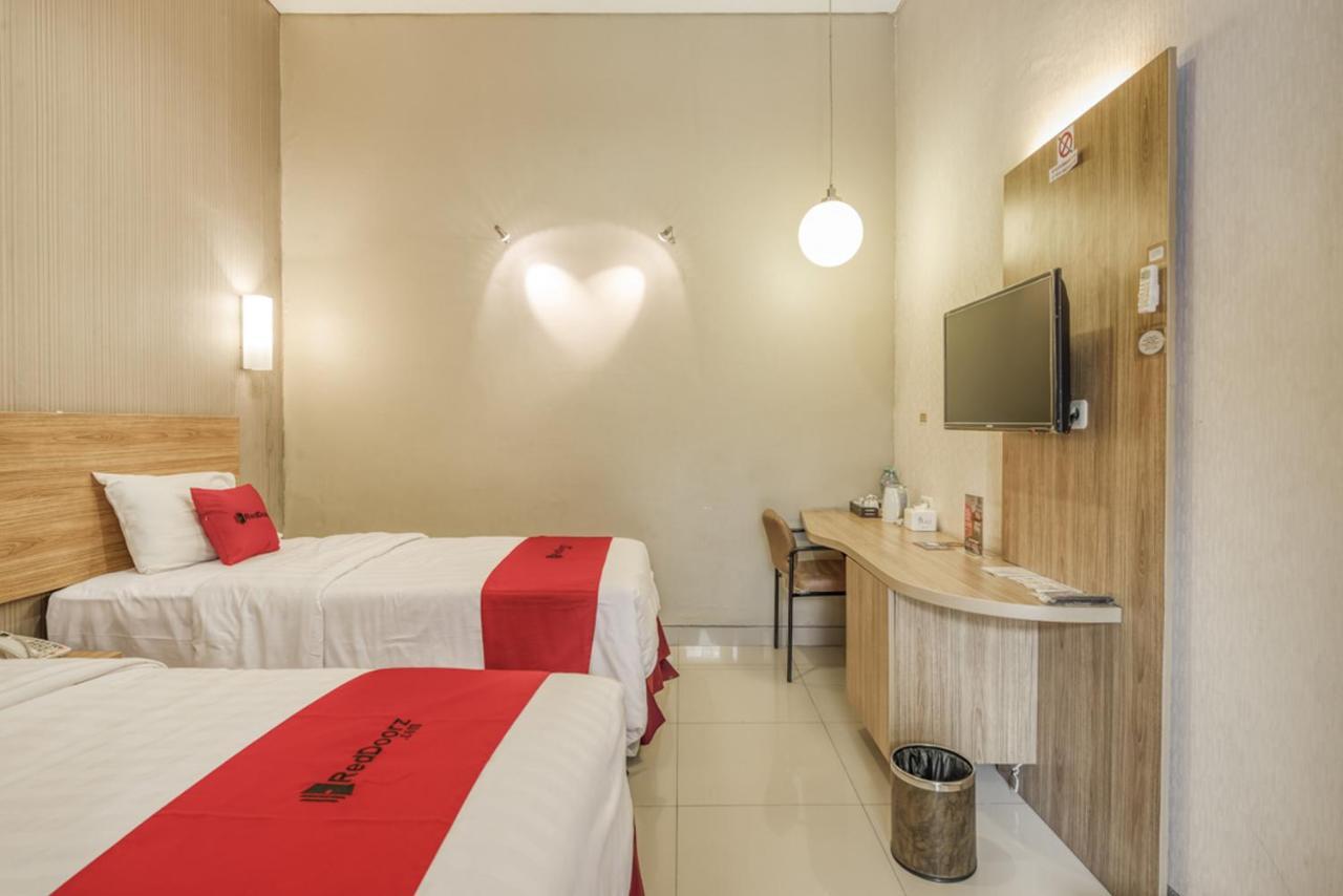 Reddoorz Syariah Near Terminal 1 Juanda Airport Hotel Surabaya Kültér fotó